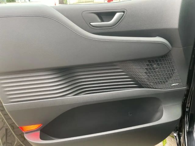 Hyundai Staria Signature