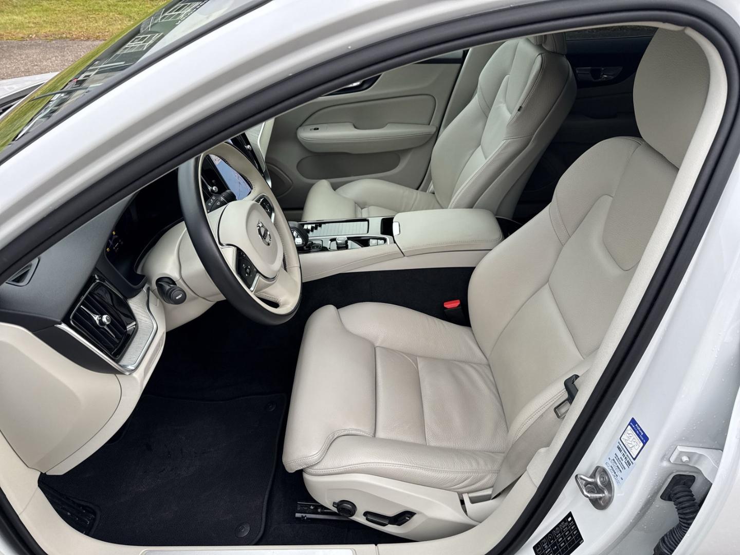 Volvo V60 AWD Dark Hybrid Plus Recharge