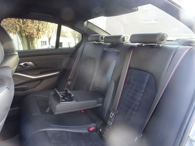 BMW 320 320i M-Sport Sedan