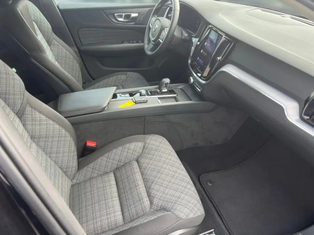 Volvo V60 Core Hybrid