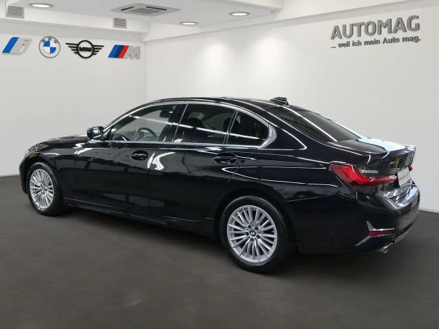 BMW 320 320d Luxury Line Sedan xDrive