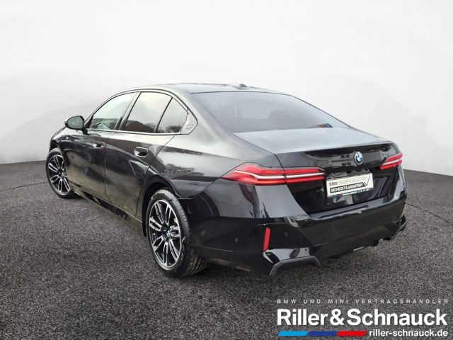 BMW 520 520d M-Sport Sedan