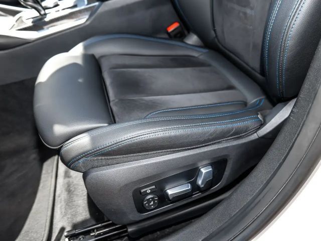 BMW 330 330e M-Sport xDrive