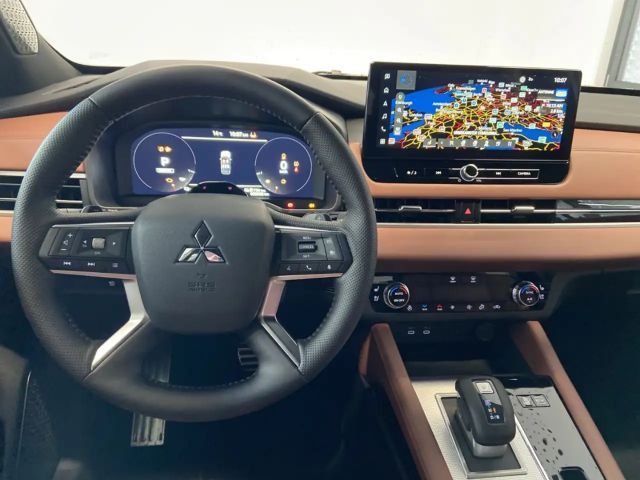 Mitsubishi Outlander 2.4 TOP Luxury P. Yamaha