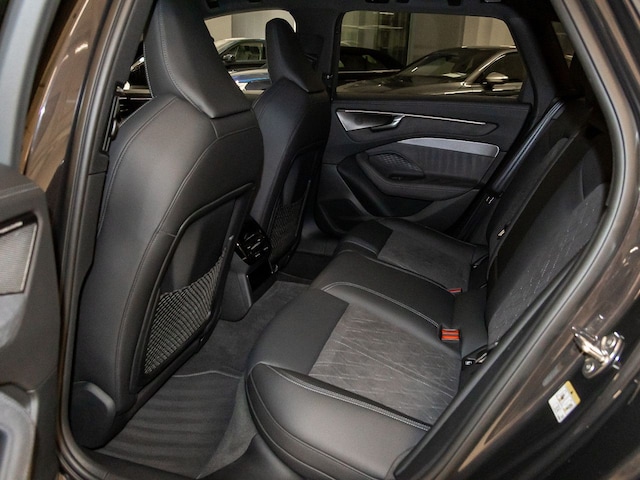 Audi A6 Avant Quattro S-Tronic