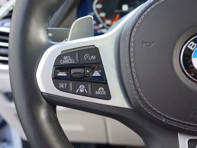 BMW X7 M 50i HeadUp Laser AHK SkyLounge Aktivlenkung 6-Sitz