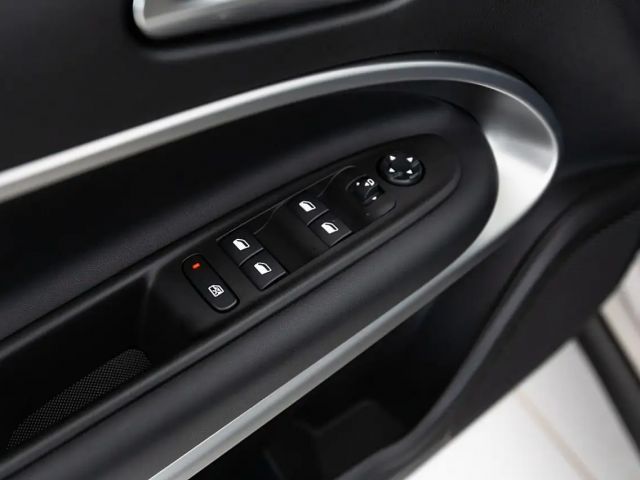 Jeep Avenger Full-Electric Summit