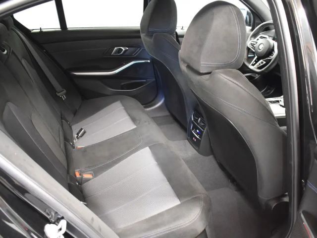 BMW 320 320d M-Sport Sedan