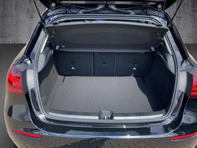 Mercedes-Benz A 180 A 180 KAMERA+TEMPO+MBUX+SPUR/BREMS+NAVI+LED+SHZ