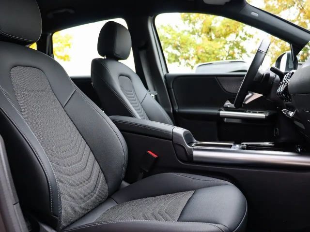 Mercedes-Benz B 200 Progressive Sedan