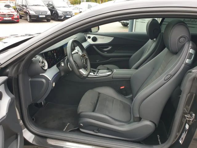 Mercedes-Benz E 300 AMG Line Coupé E 300 e