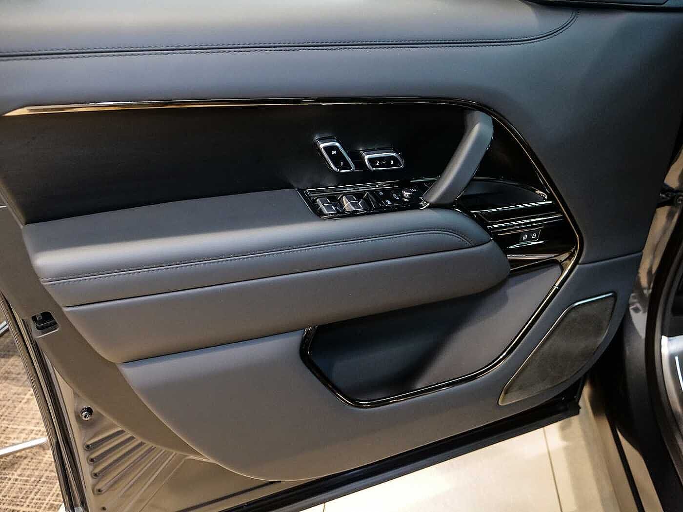 Land Rover Range Rover P615 SV