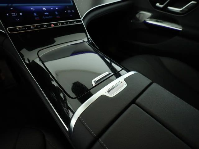 Mercedes-Benz EQE 300 AMG Line Sedan