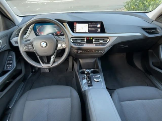 BMW 118 118i 5-deurs Sedan