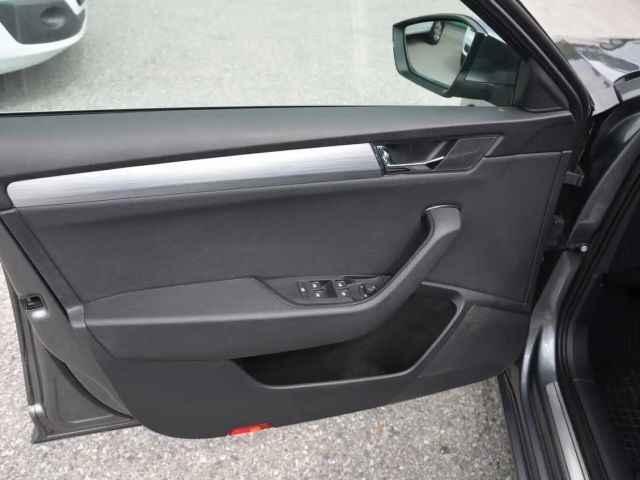 Skoda Superb Superb Kombi 2,0 TDI DSG LED VIRTUAL NAVI 1.Besitz