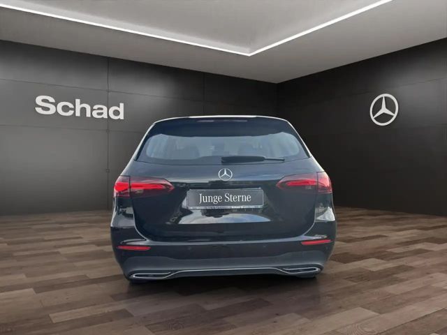 Mercedes-Benz B 180 Sedan