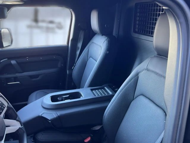 Land Rover Defender 110 D250 Dynamic SE