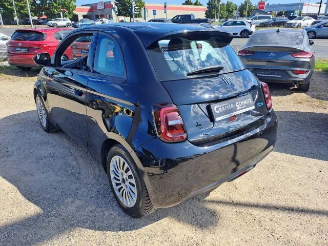 Fiat 500e Action