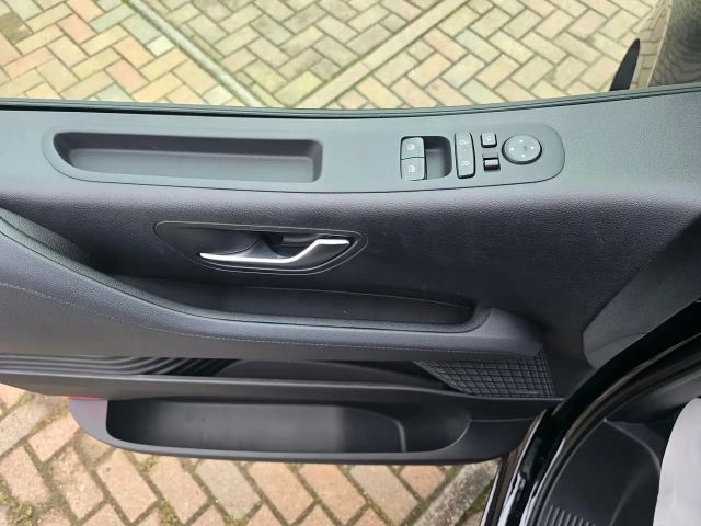 Hyundai Staria Signature