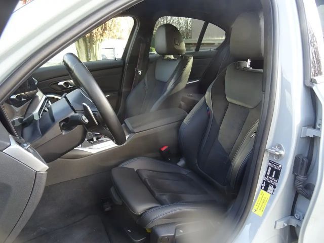 BMW 320 320i M-Sport Sedan