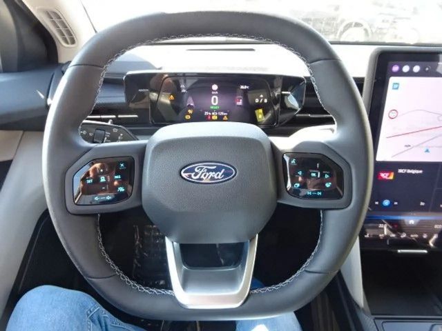 Ford Explorer Extended range Premium RWD