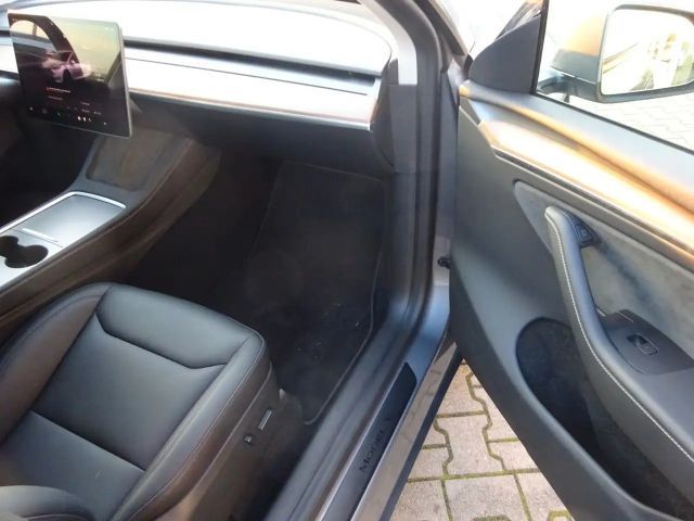 Tesla Model Y AWD Dual Motor Long Range