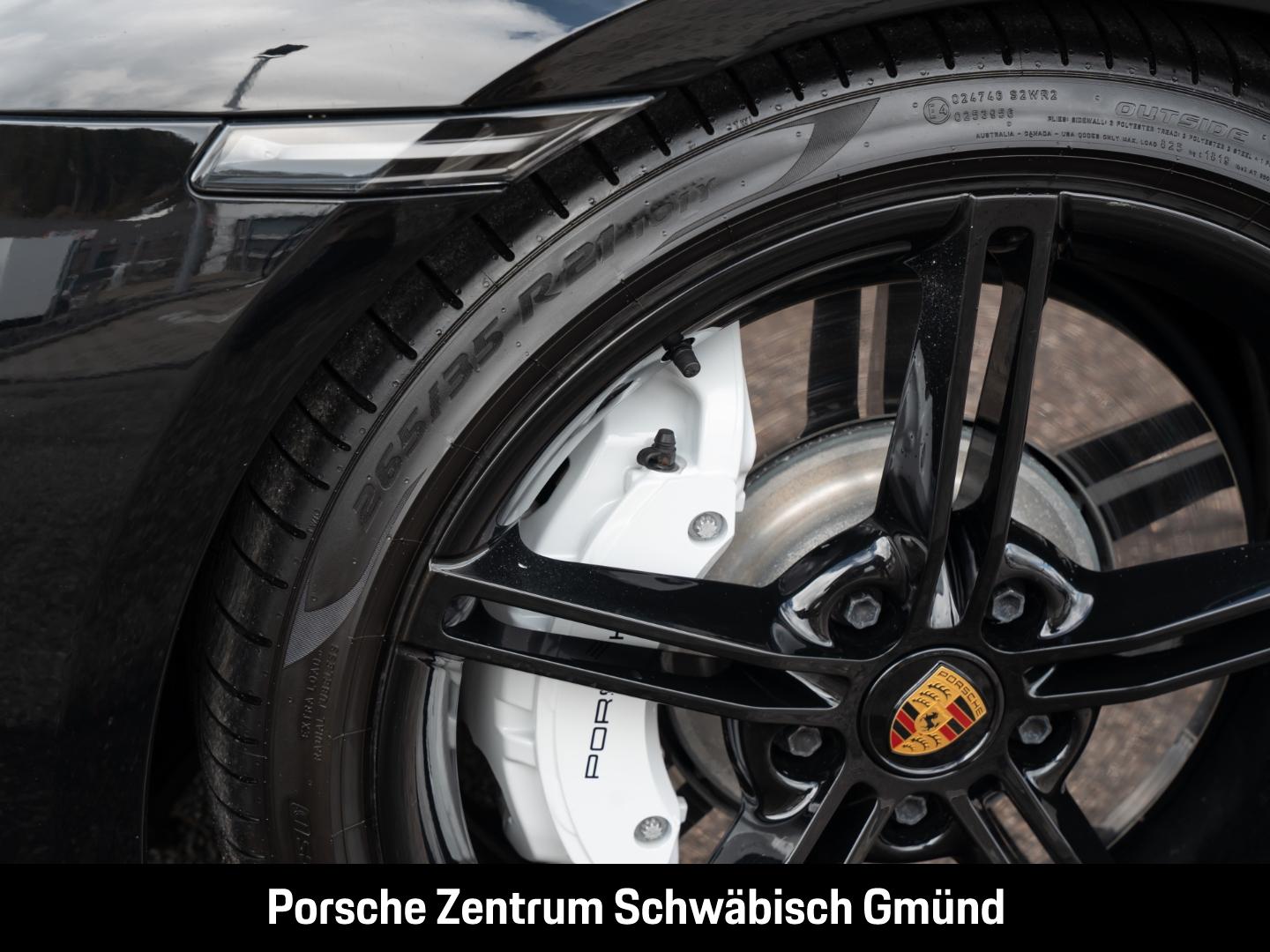 Porsche Taycan Basis Surround-View Luftfederung 21-Zoll