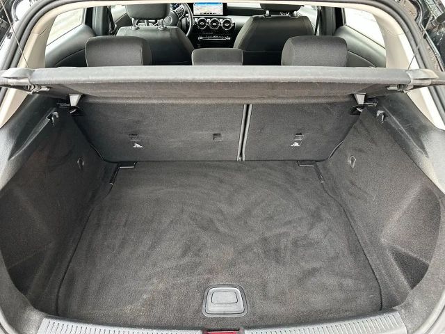 Mercedes-Benz A 180 A 180 d