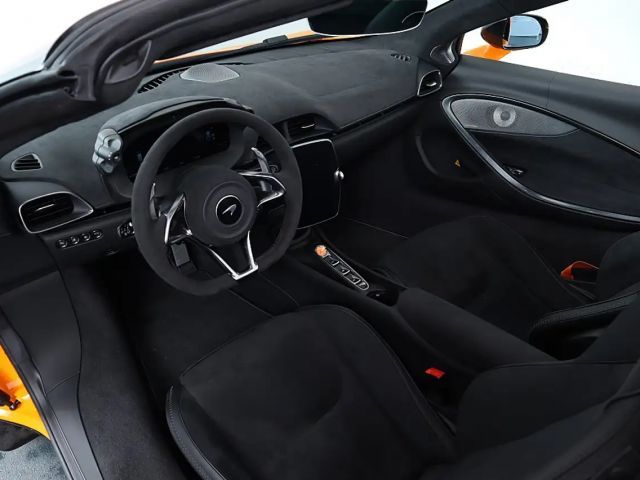 McLaren Artura Spider