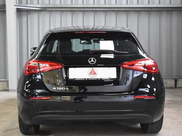 Mercedes-Benz A 180 A 180 d