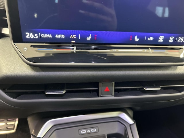 Volkswagen T-Roc 1.5 eTSI DSG R-Line