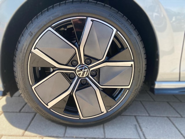 Volkswagen Golf 1.5 eTSI DSG Golf VIII IQ.Drive