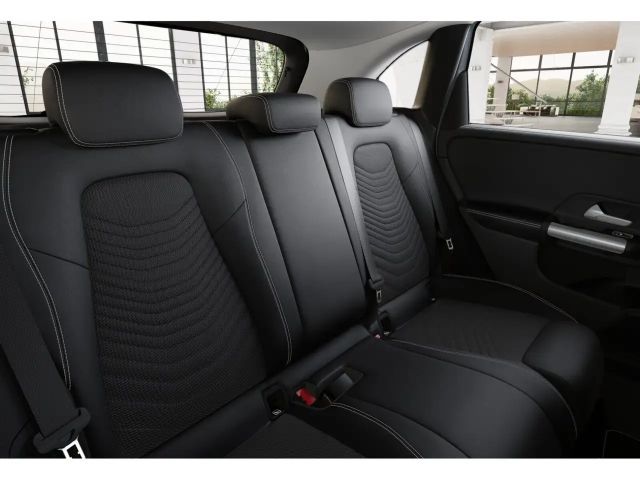 Mercedes-Benz B 180 Sedan