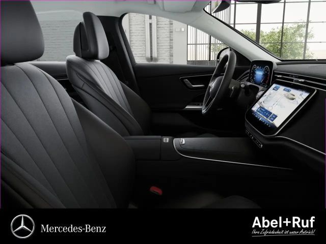 Mercedes-Benz E 200 AVANTGARDE Sedan