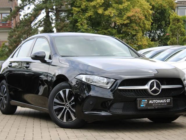 Mercedes-Benz A 200 A 200 d