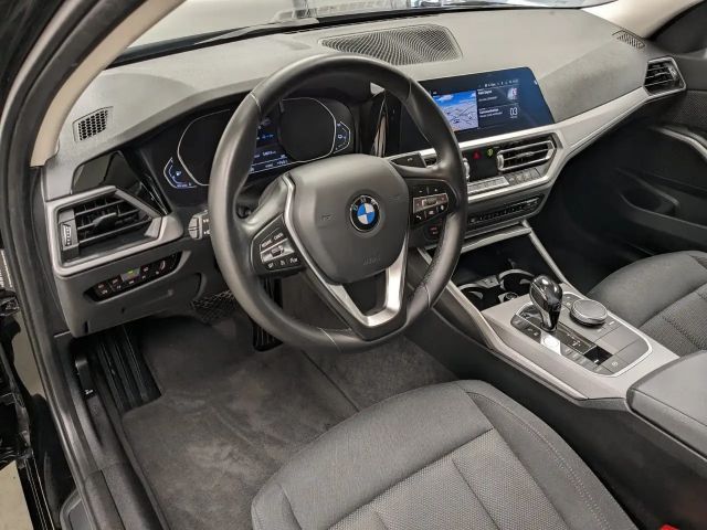 BMW 330 330e Sedan