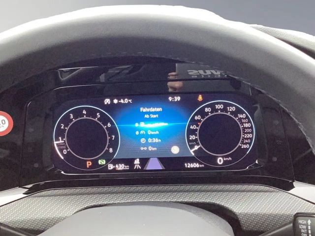 Volkswagen Golf 1.5 eTSI DSG Golf VIII R-Line