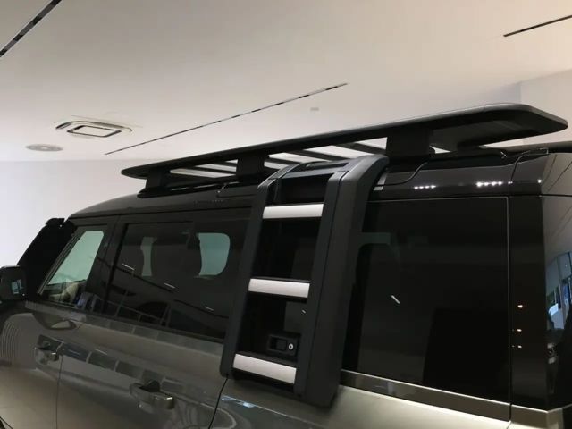 Land Rover Defender 110 D300 Dynamic HSE