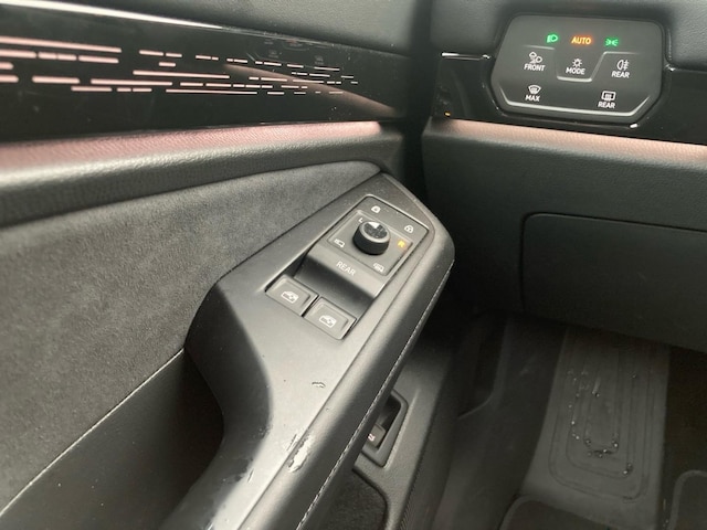 Volkswagen ID.7 340PS 4M NP.76T ACC.5J-G.WÄRMEPUMPE.AHK.AREA-VIEW.NAVI.HUD.LED.LKRD-HZ