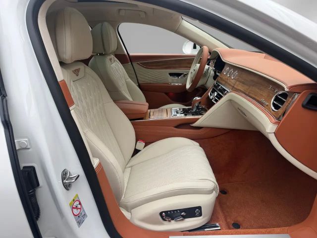 Bentley Flying Spur Hybrid V8