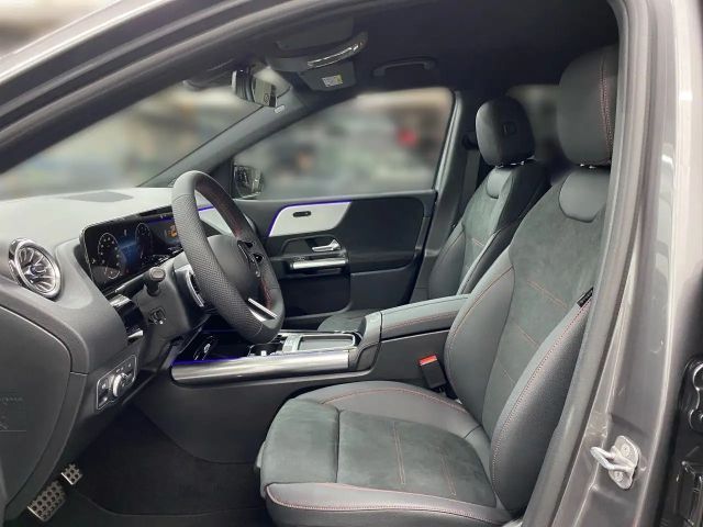 Mercedes-Benz B 180 AMG Line Sedan