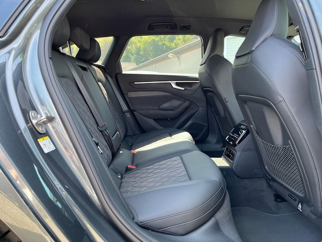 Audi A6 Avant Quattro S-Tronic