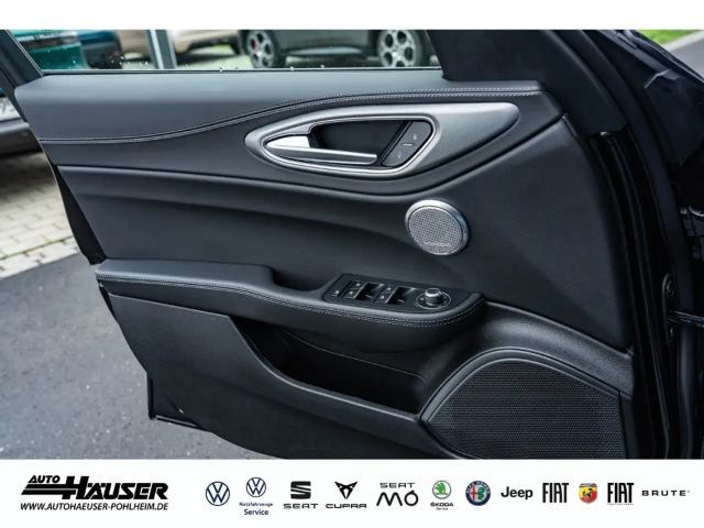 Alfa Romeo Giulia AT8 Q4 Turbo Veloce