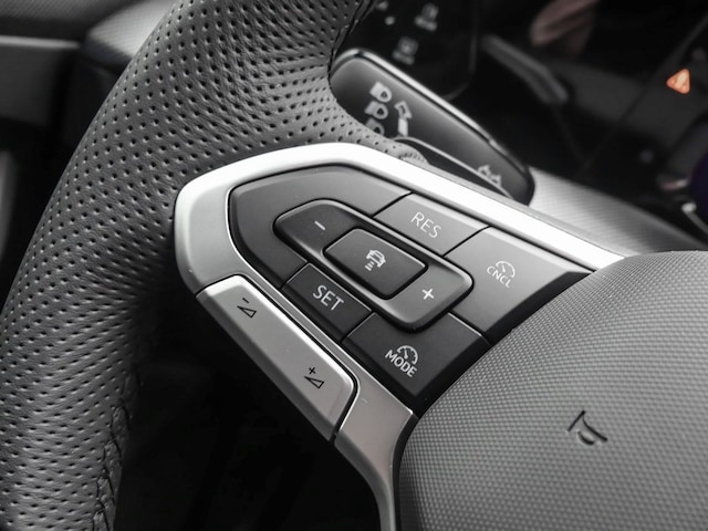 Volkswagen Golf 1.5 eTSI R-Line Variant