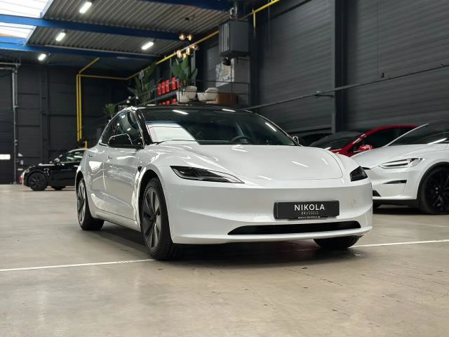 Tesla Model 3 AWD Long Range