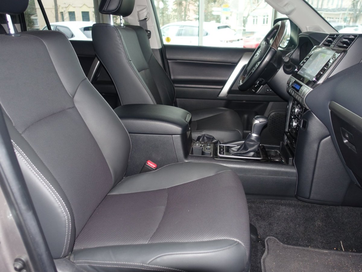 Toyota Land Cruiser 5-deurs Plus