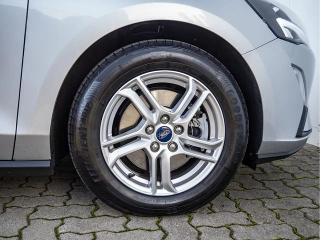 Ford Focus C & C 1.0L 125PS PDC KAMERA NAVI LED