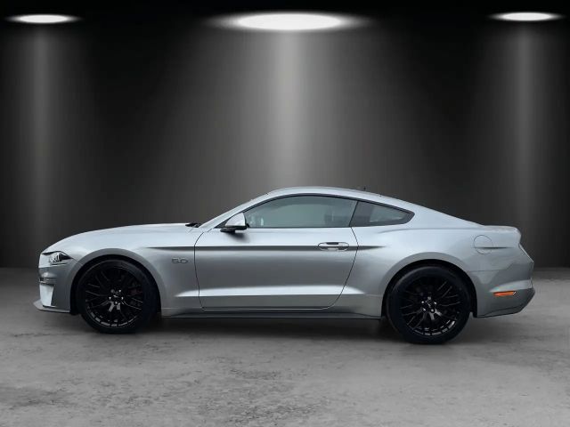 Ford Mustang Fastback GT 5.0 V8