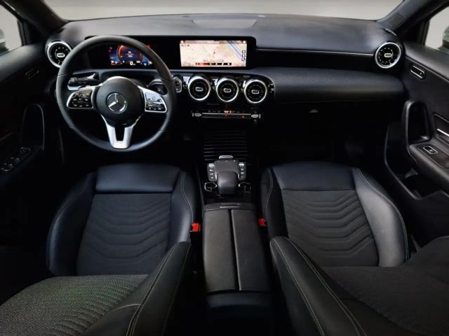 Mercedes-Benz A 200 Aut./LED/Panorama/AHK/Navi/Kamera/SHZ/1.Besitz