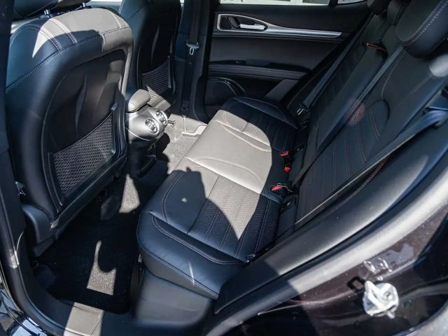 Alfa Romeo Stelvio AT8 Q4 Turbo